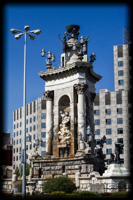 Center of Plaza Espanya